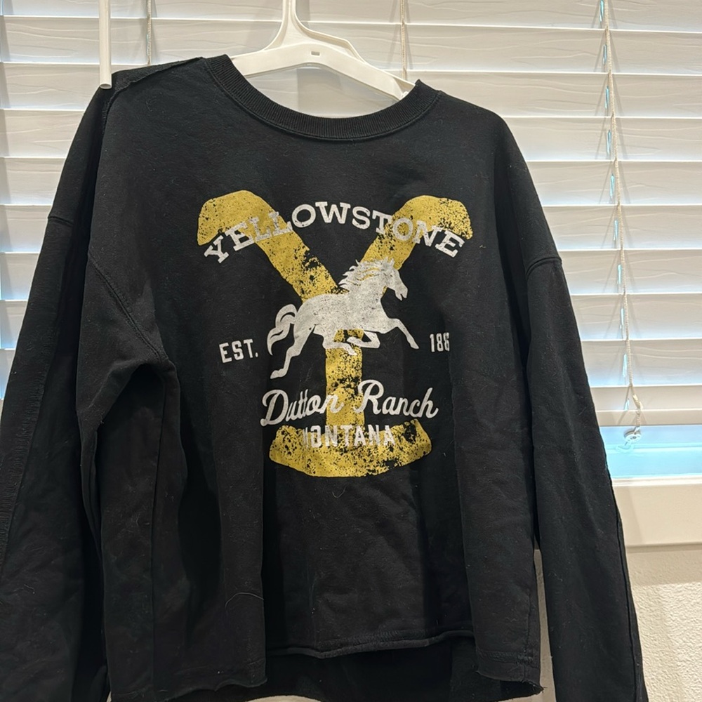 Yellowstone ranch sweater size medium women’s perfect and been worn 2 times
